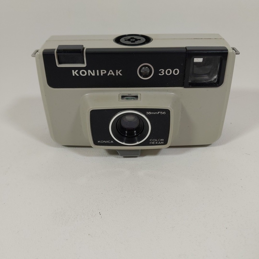 Vintage Konipak 300 Konica 126‎ Film Camera and case
